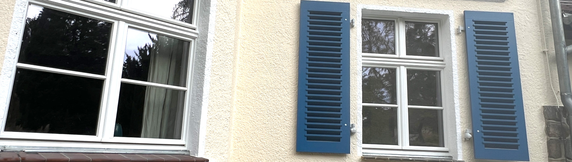 Historische Fensterläden angebaut