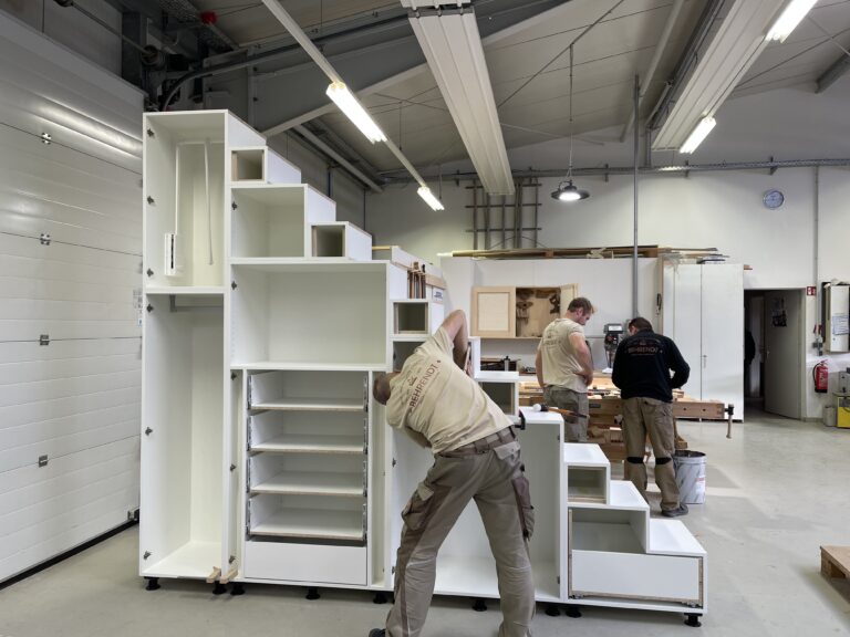 Treppenschrank in Eiche