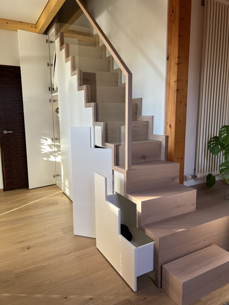 Treppenschrank in Eiche