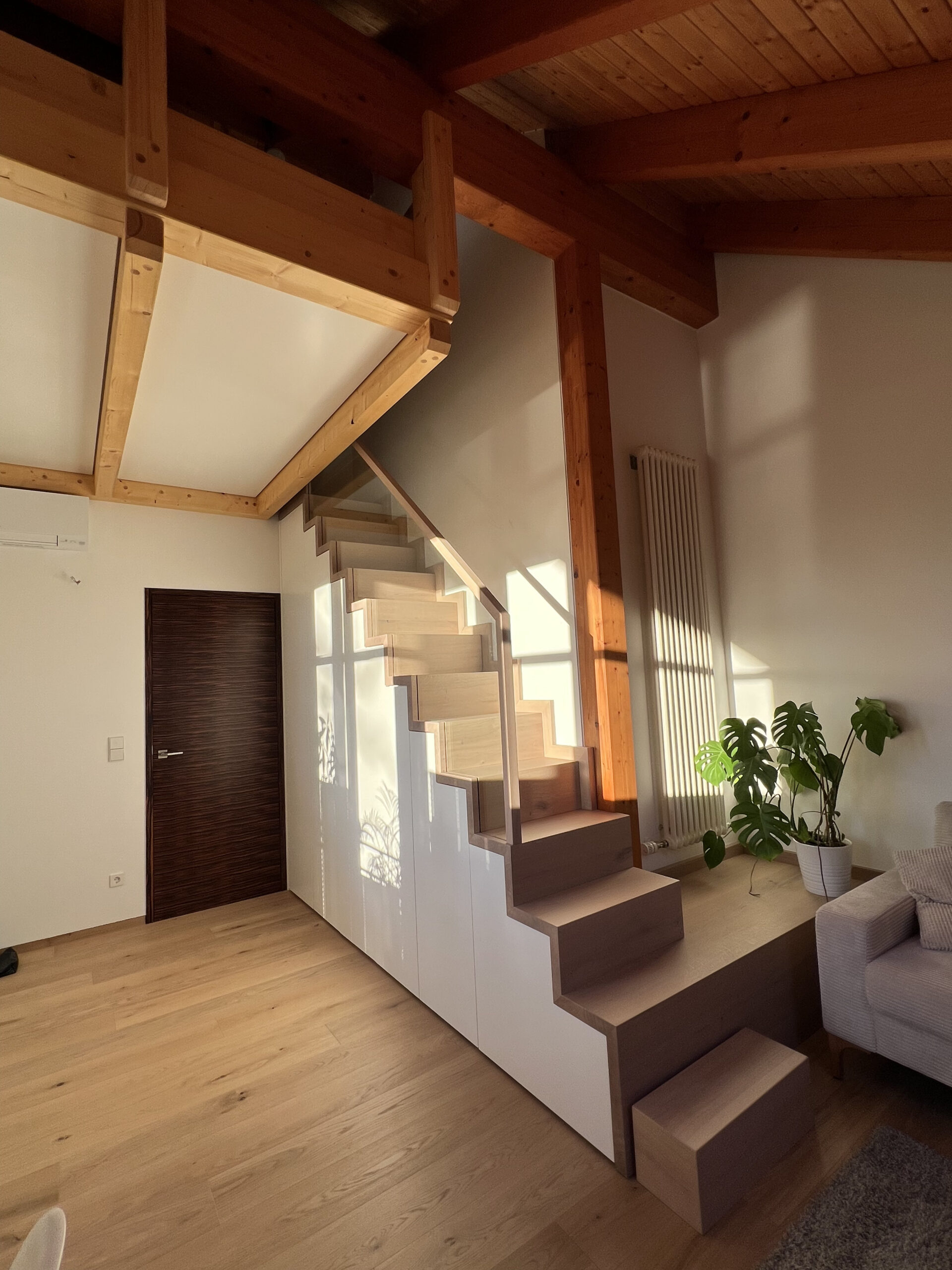 Treppenschrank in Eiche